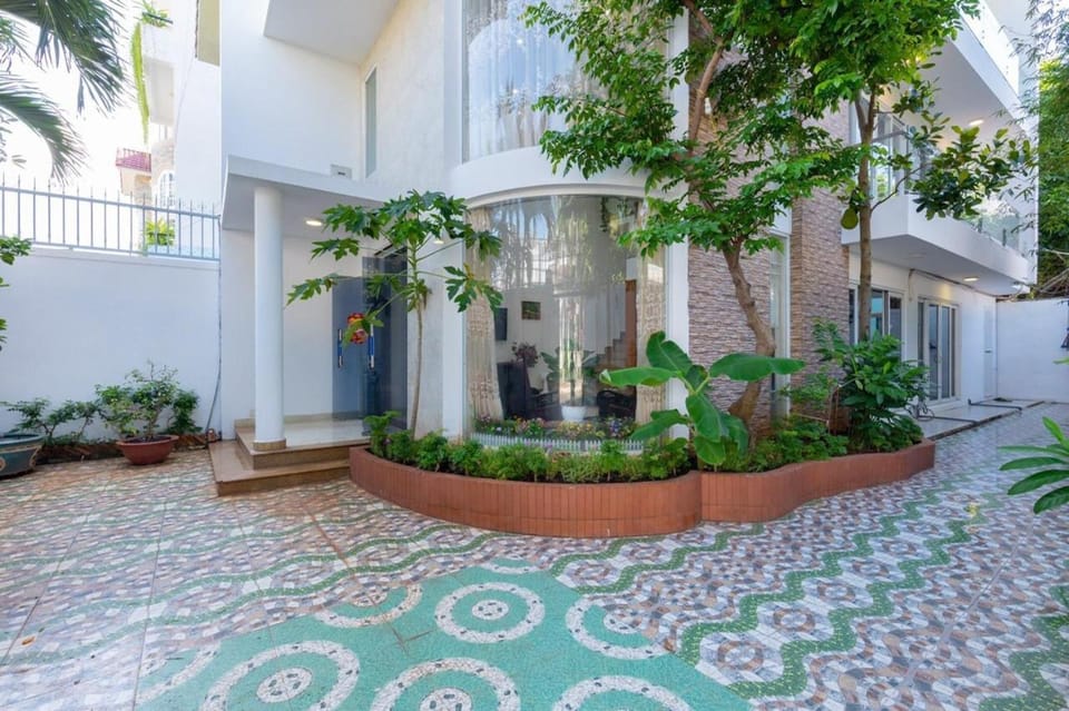 Property building, Day, Garden