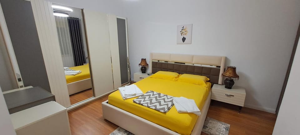 Photo of the whole room, Bedroom, towels