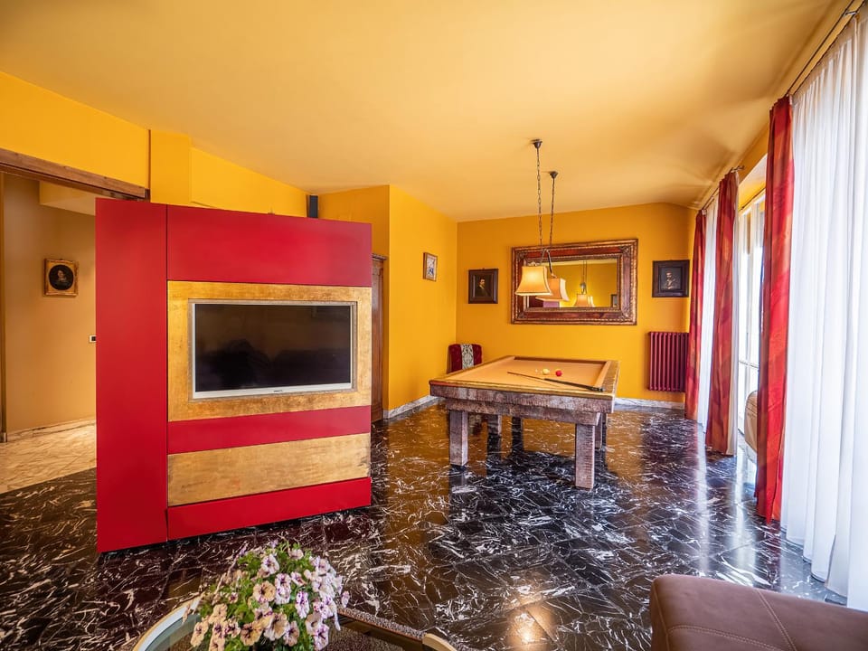 Communal lounge/ TV room, Billiard, TV and multimedia