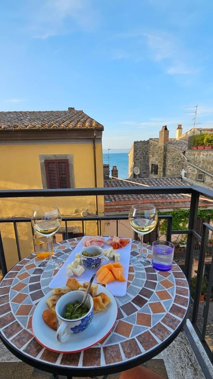 View (from property/room), Balcony/Terrace, Lake view