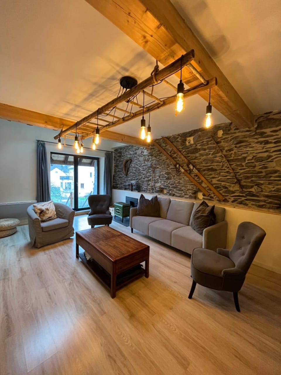 Living room, Seating area