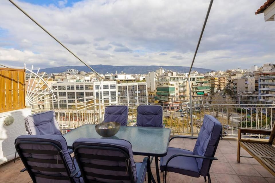 City view roof top apt 10min from Acropolis museum Apartment in Athens