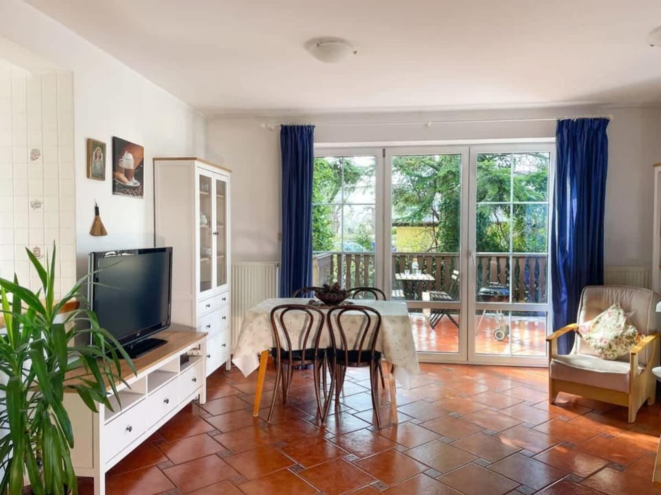 TV and multimedia, Balcony/Terrace, Seating area