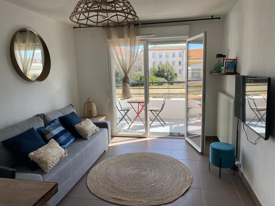Cosy T3 gare Terrasse + parking Apartment in Occitanie