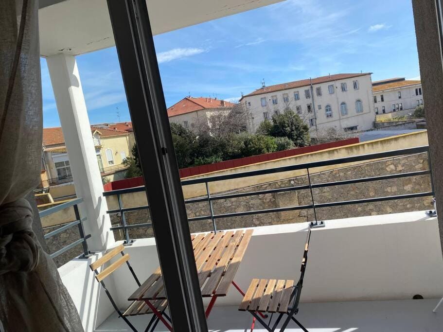 Cosy T3 gare Terrasse + parking Apartment in Occitanie