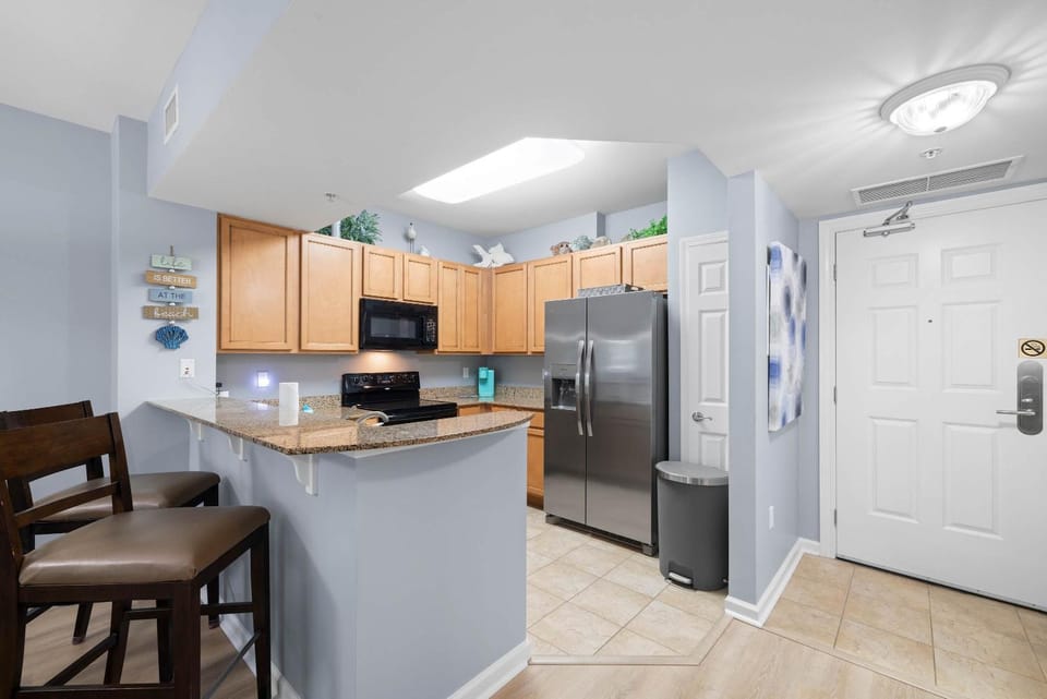 5 Star Resort 2BR 2 BATH King Suite Shuttle Pools Across from Beach 2208 House in Destin