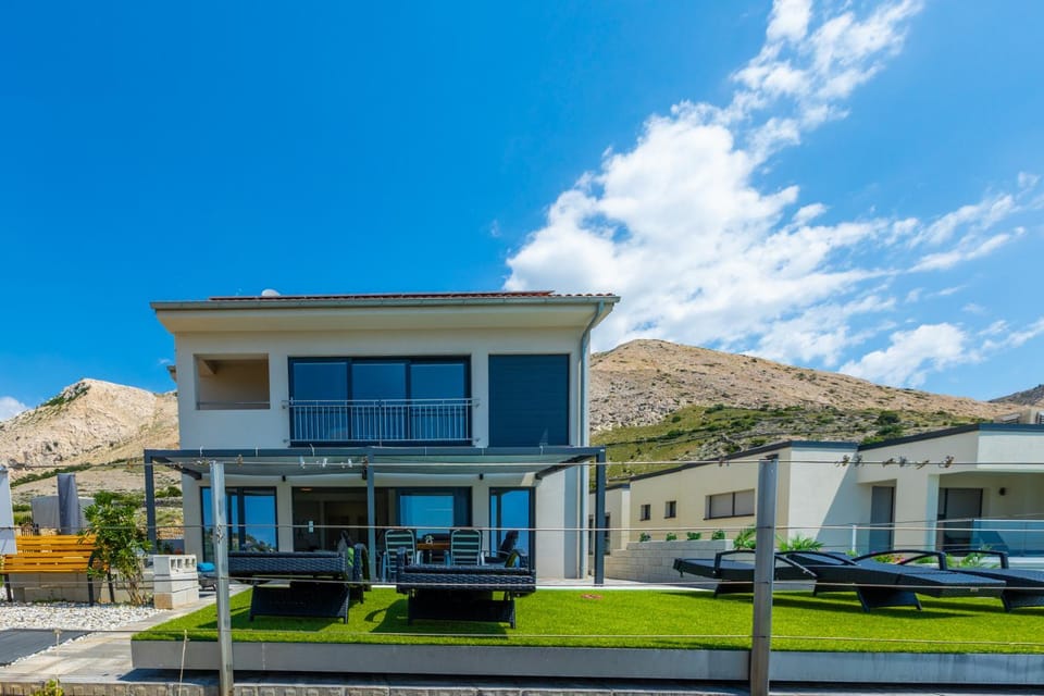 Property building, Natural landscape