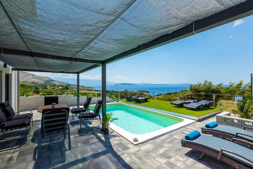 View (from property/room), Balcony/Terrace, Seating area, Pool view, sunbed