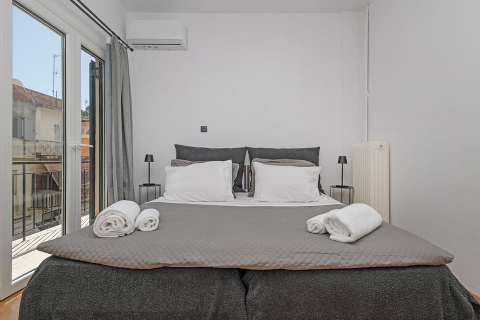 Bed, Photo of the whole room, Bedroom, towels, air conditioner