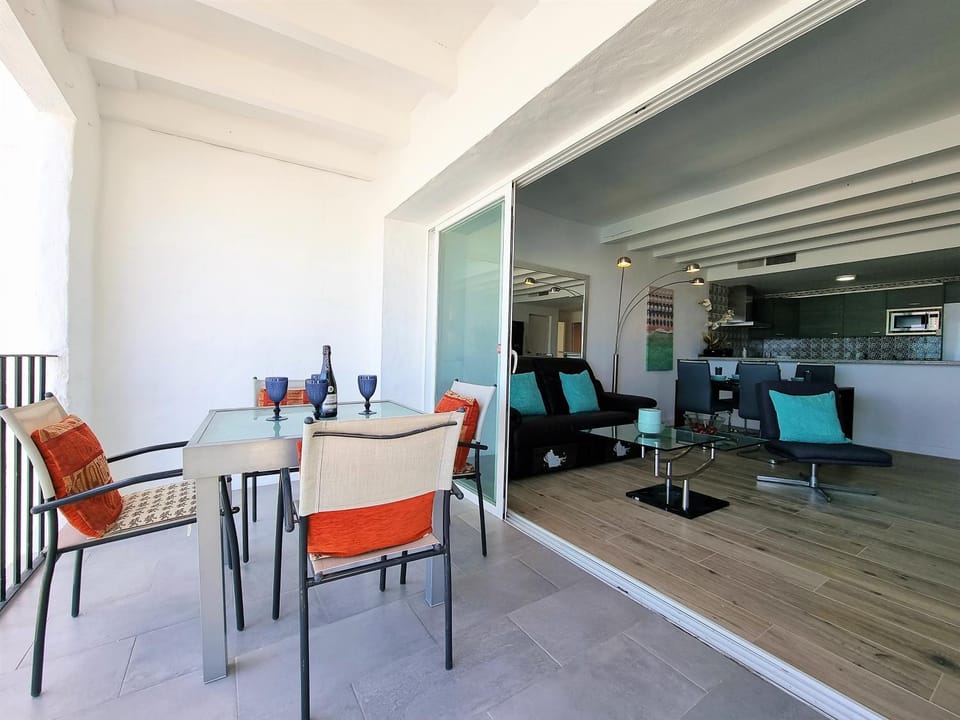 2 Bedroom Frontline Puerto Banús BEST views RDR299 Apartment in Marbella