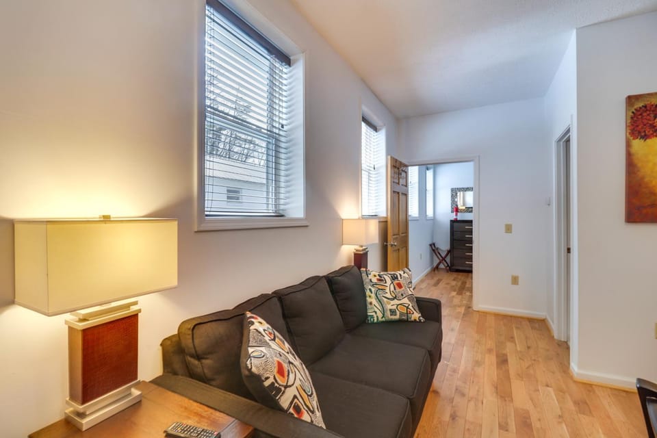 Downtown Marlinton Vacation Rental Apartment! Apartment in Shenandoah Valley