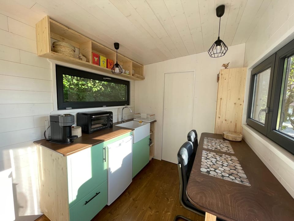 Kitchen or kitchenette, Dining area, pet friendly