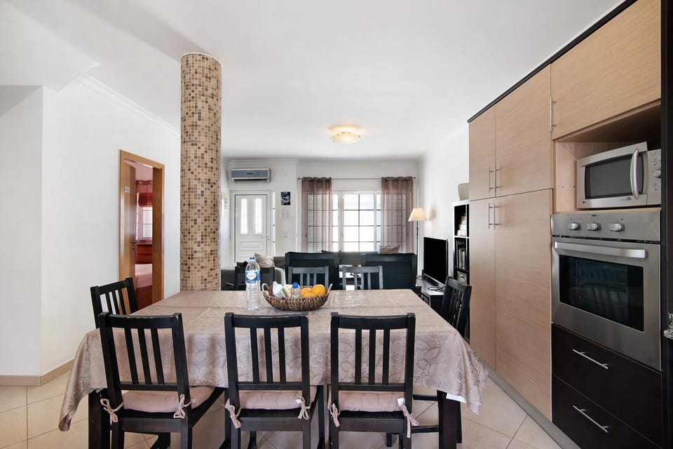 Property building, Kitchen or kitchenette, Living room