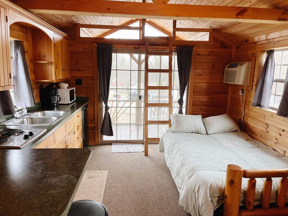 Deluxe Cabin Within Campground Cabin in Pennsylvania
