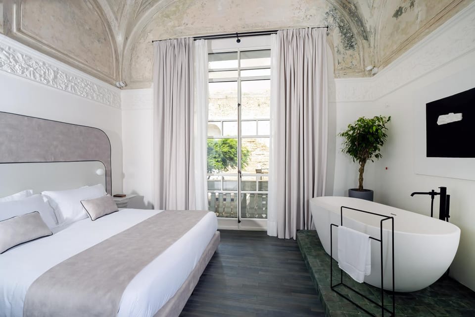 Bed, Photo of the whole room, hair dresser