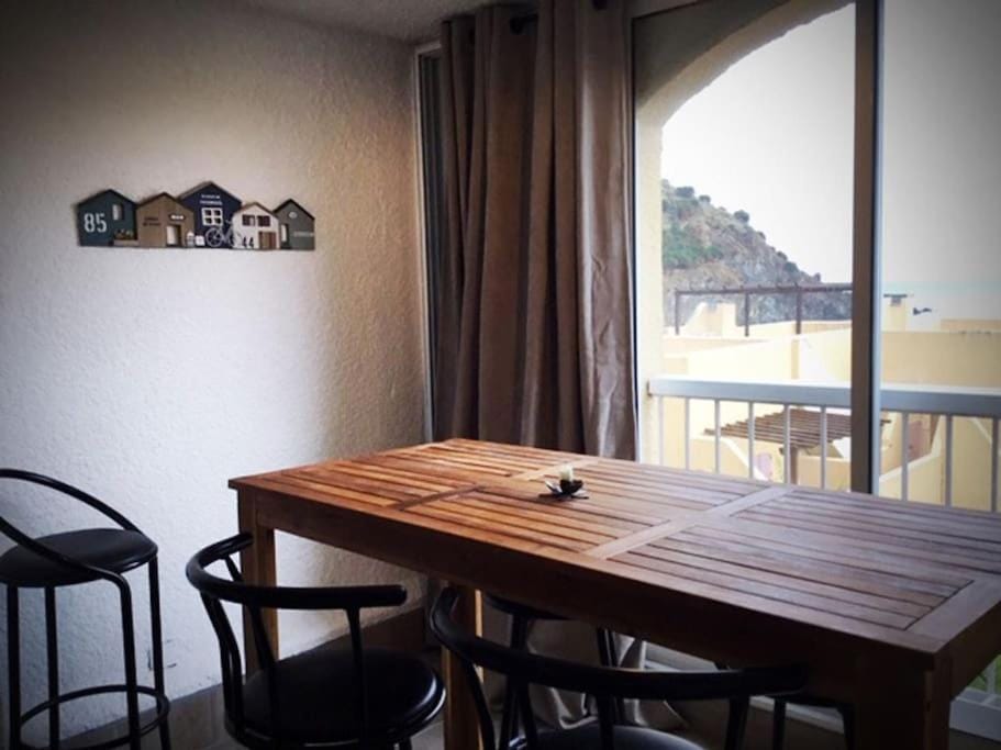 Natural landscape, View (from property/room), Living room, Seating area, Dining area, Sea view