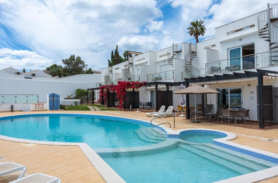 Property building, Patio, Day, Pool view, Swimming pool, sunbed