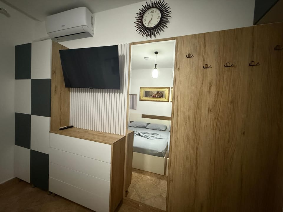 TV and multimedia, Bedroom, air conditioner