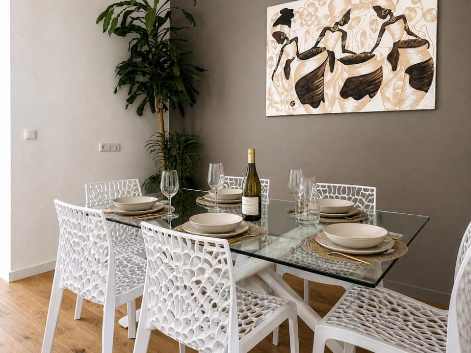 Dining area, Meals, internet, air conditioner