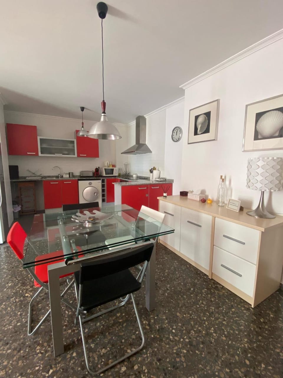 Kitchen or kitchenette, Dining area