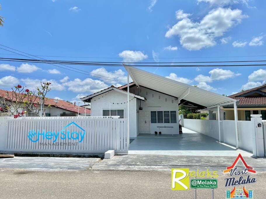 Klebang Villa 17Pax PrivateSwimmingPool TownArea By Heystay Management Villa in Malacca