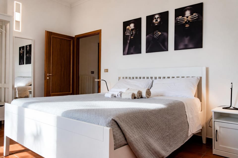 Bed, Bedroom, internet, towels, air conditioner
