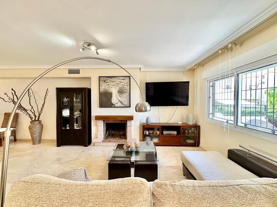 TV and multimedia, Living room, Seating area
