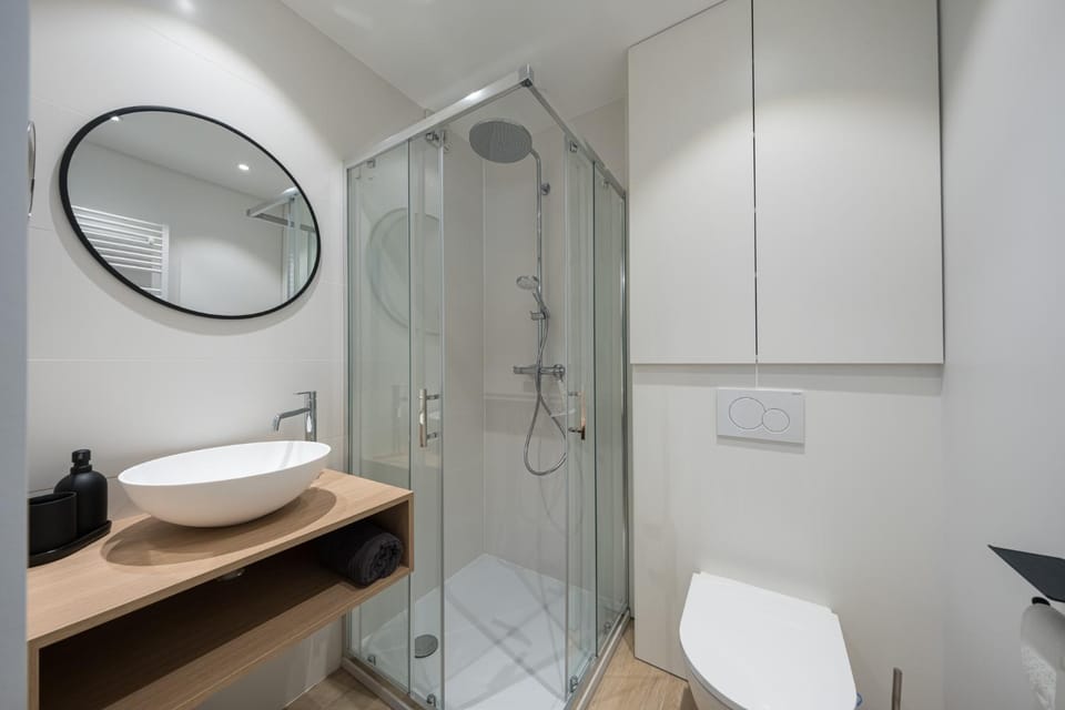 Shower, Toilet, Bathroom