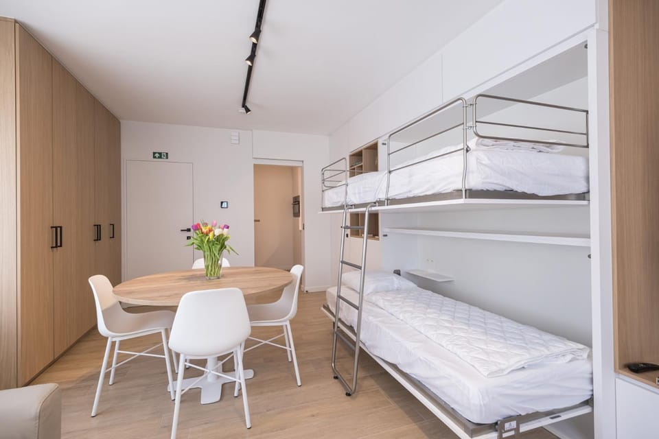 Dining area, Bedroom, bunk bed, hair dresser