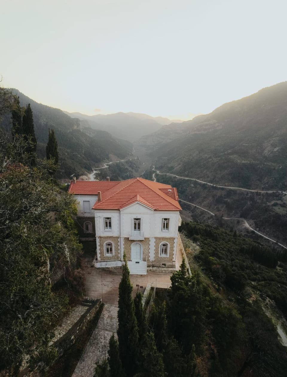 Property building, Day, Natural landscape, Bird's eye view, Mountain view