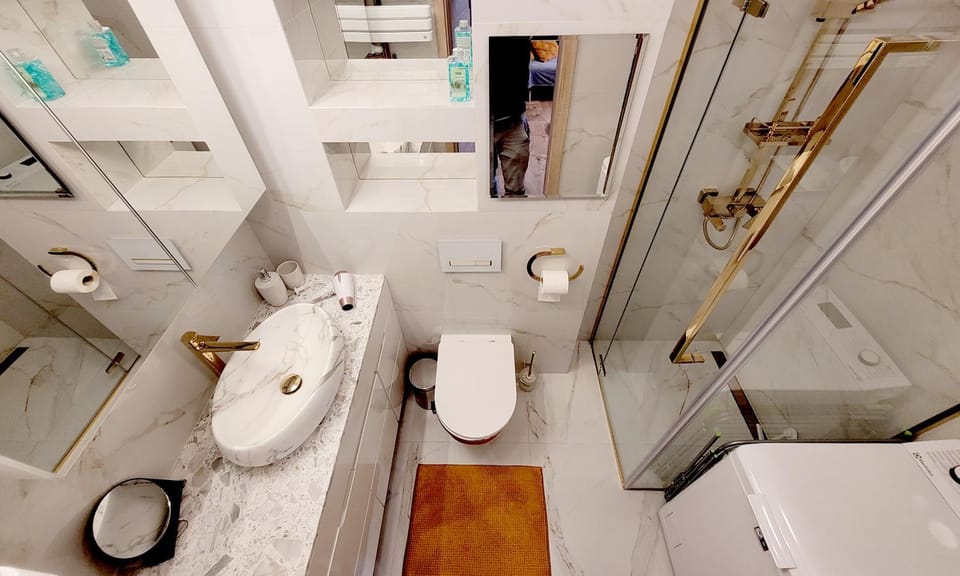 Shower, Toilet, Bathroom, towels