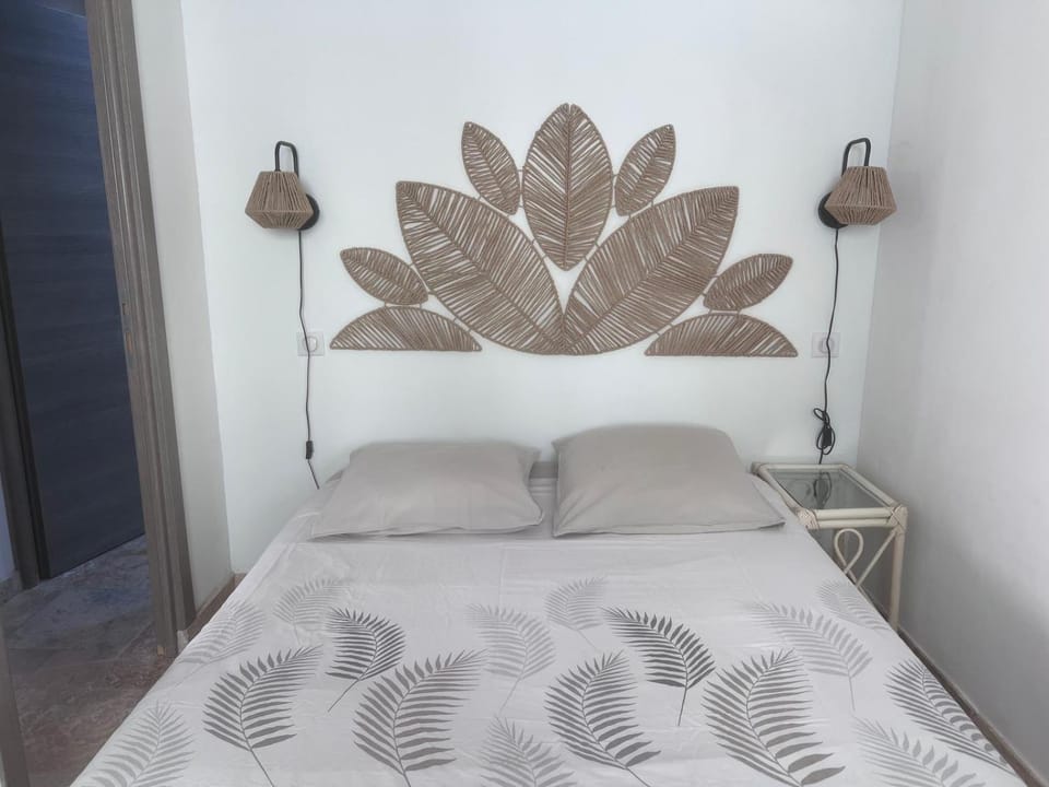 Charmant appartement rénové au cœur du Vieil Antibes Apartment in Antibes