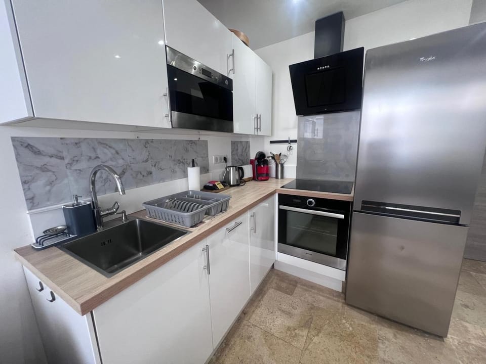 Charmant appartement rénové au cœur du Vieil Antibes Apartment in Antibes