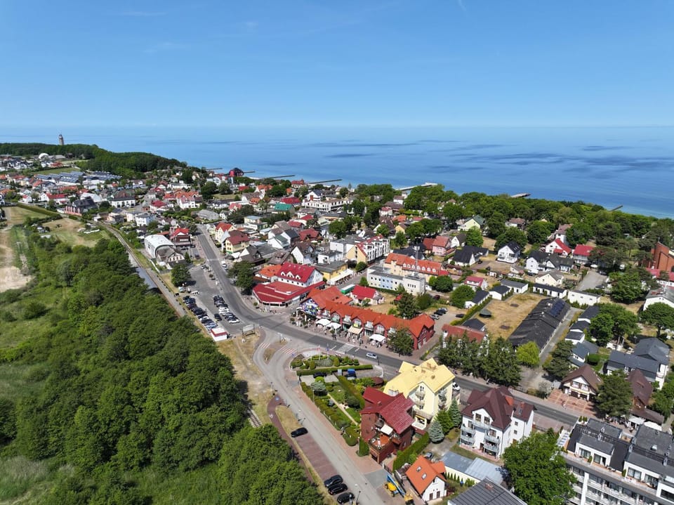 Property building, Nearby landmark, Day, Neighbourhood, Natural landscape, Bird's eye view, City view, Sea view, Street view, Location