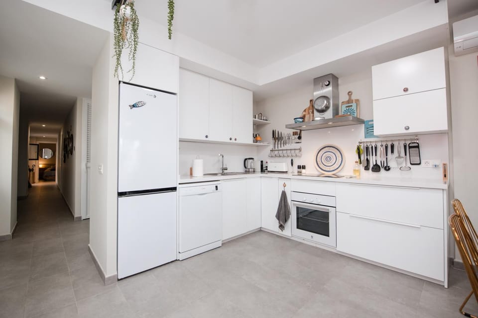 Coffee/tea facilities, Kitchen or kitchenette, dishwasher, minibar, pet friendly, stove
