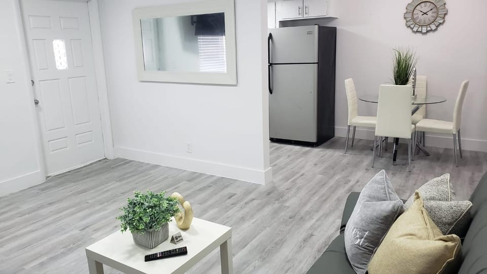 Funston Apartment in Hollywood
