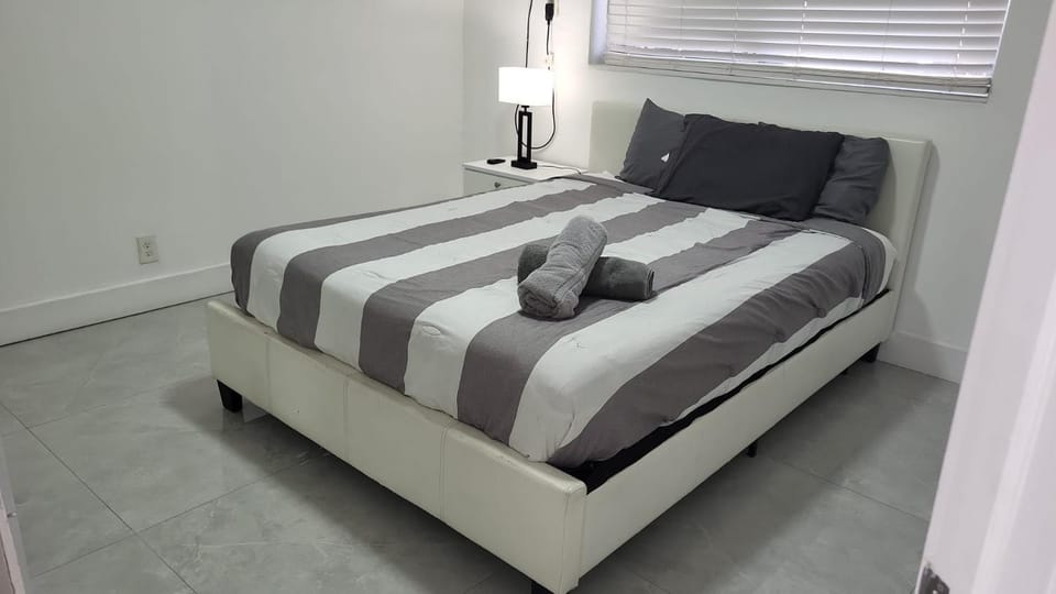 Funston Apartment in Hollywood