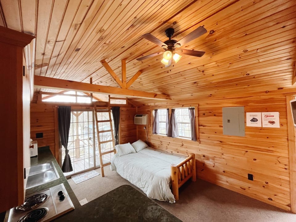 Deluxe Cabin7 Within Campground Cabin in Pennsylvania