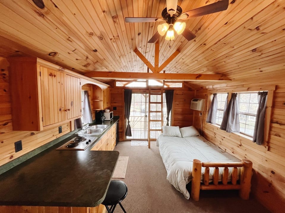Deluxe Cabin7 Within Campground Cabin in Pennsylvania