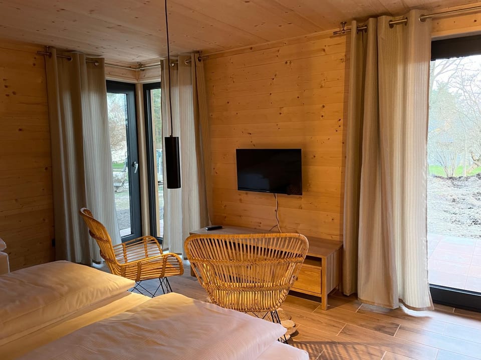 Communal lounge/ TV room, Living room, Bedroom