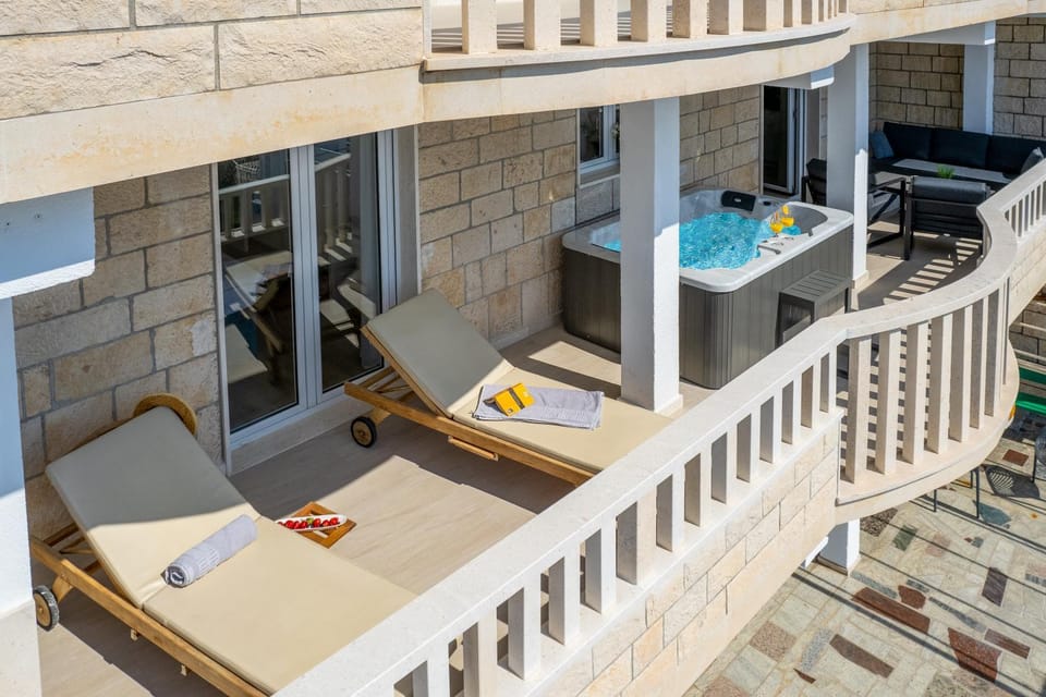 Property building, Day, Hot Tub, View (from property/room), Balcony/Terrace, Seating area, sunbed