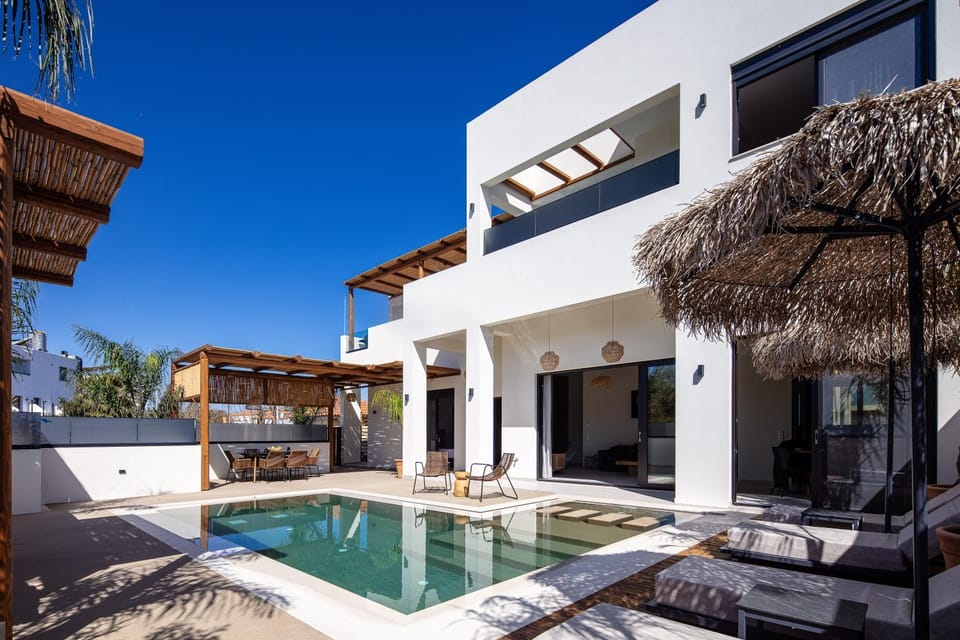 Property building, Patio, Day, View (from property/room), Pool view, Swimming pool, Swimming pool, sunbed