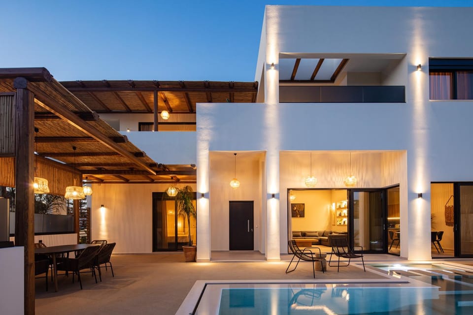Patio, Living room, Seating area, Pool view, Swimming pool, Swimming pool, sunbed