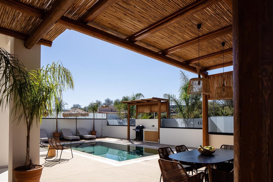 Patio, Day, Dining area, Pool view, Swimming pool, Swimming pool, sunbed