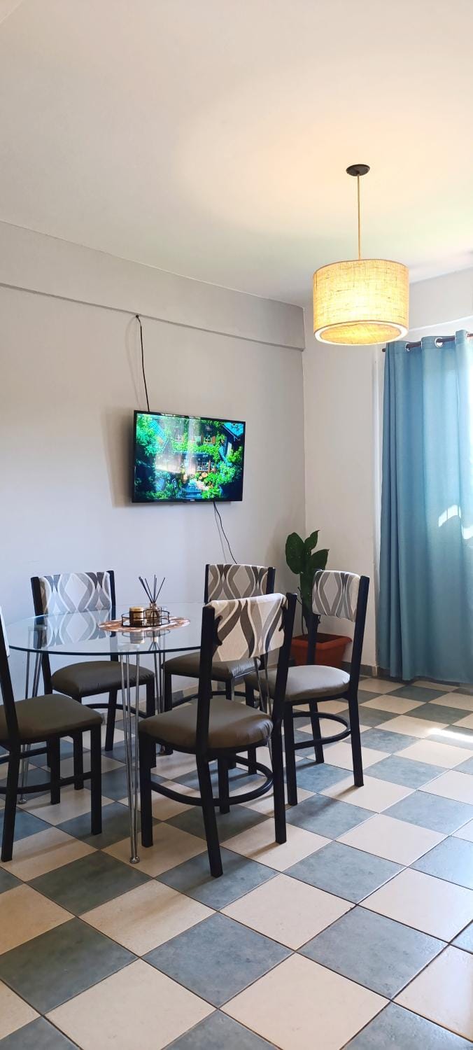 Communal lounge/ TV room, TV and multimedia, Living room, Seating area, Dining area, Evening entertainment