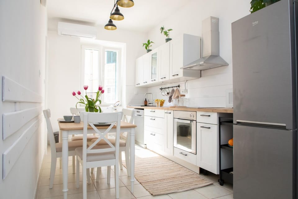 Kitchen or kitchenette, Dining area, dishwasher, oven, pet friendly, stove