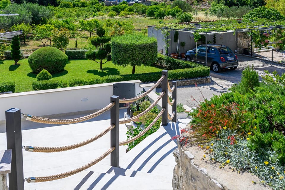 Day, Natural landscape, Garden, Garden view, Parking
