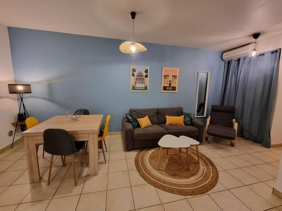 Living room, Dining area