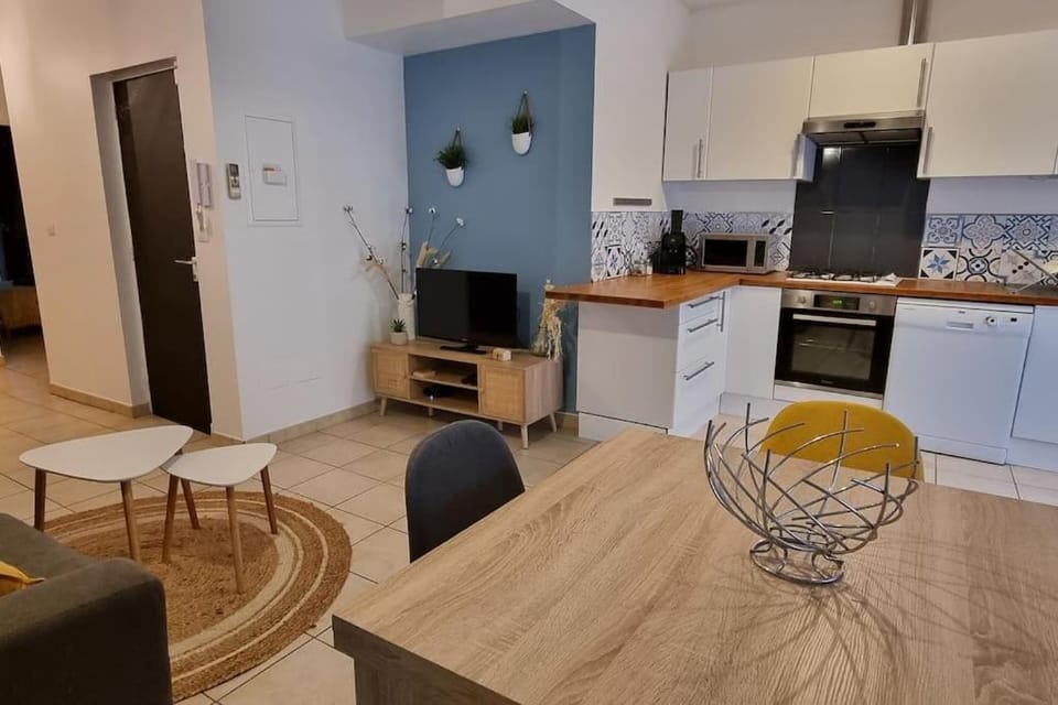 TV and multimedia, Living room, Dining area