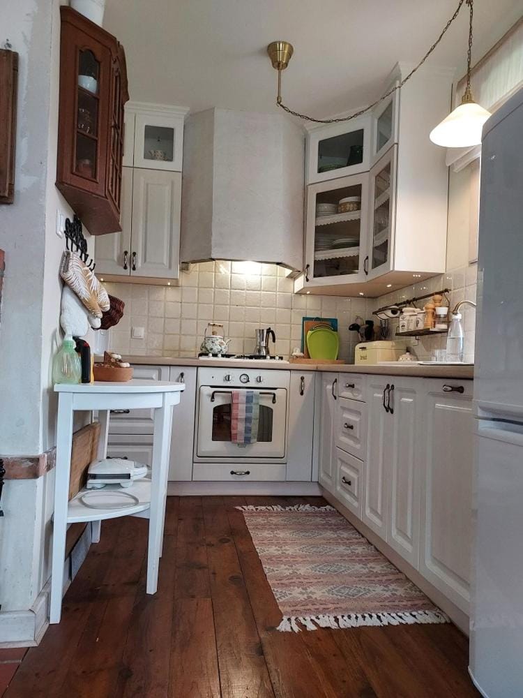 dishwasher, pet friendly, stove, toaster